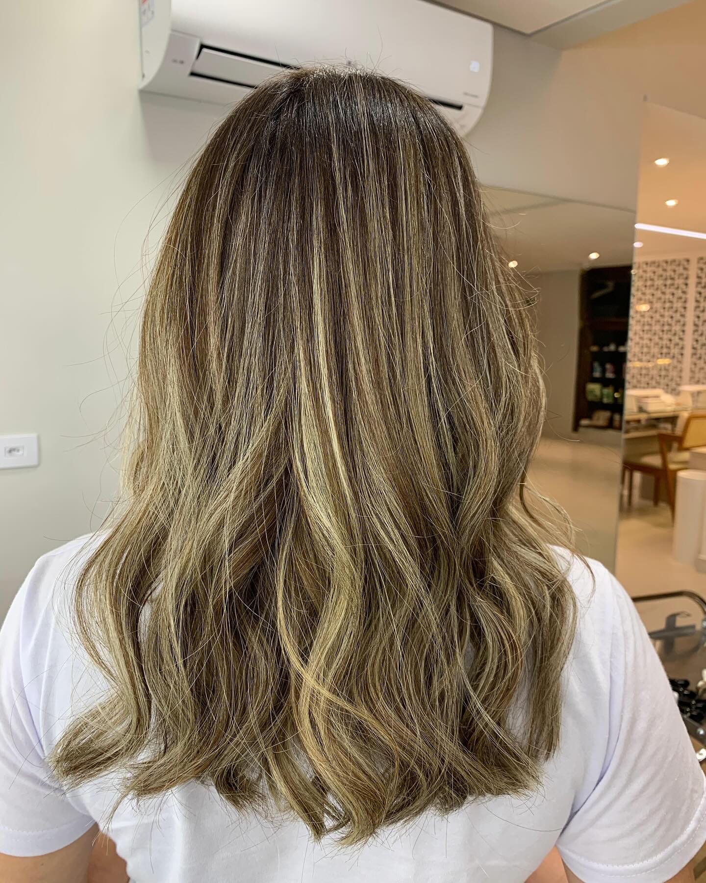 Mechas em Ilhabela | Ilumine Seu Cabelo em A Bela da Ilha Mechas em Ilhabela | Ilumine Seu Cabelo em A Bela da Ilha
